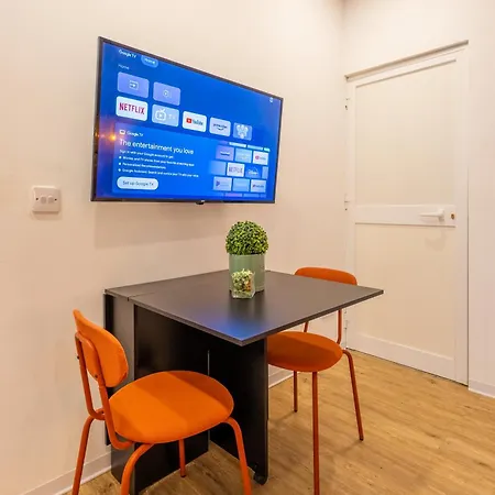 아파트 Smart Studio, Ac ,fast Wi-fi & Walk To Marina By Quicktrips