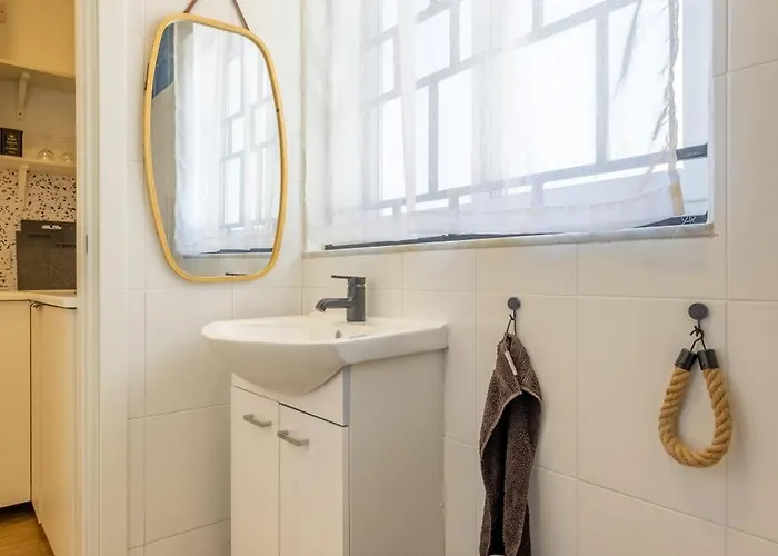 아파트 Smart Studio, Ac ,fast Wi-fi & Walk To Marina By Quicktrips